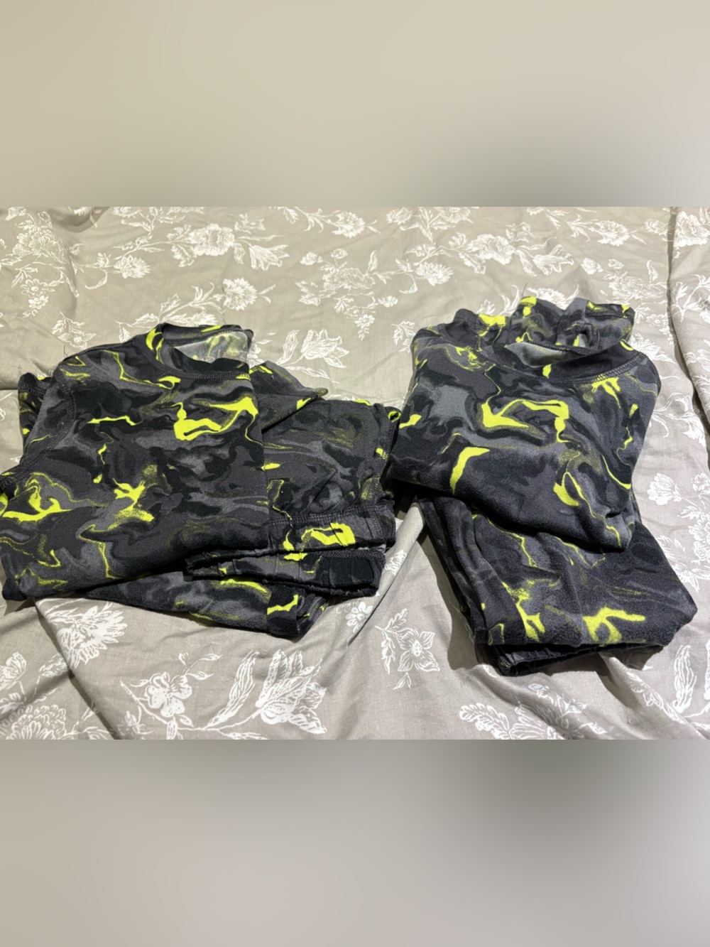 2 pair base layers camo small 6/7